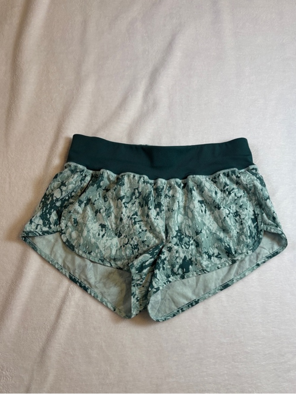 Zella Green Abstract Print Women’s Athletic Shorts Lined Stretch Size M